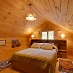 Bedford House On 1 Acre With Deck, Views!