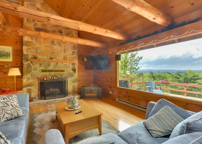 Bedford House On 1 Acre With Deck, Views!