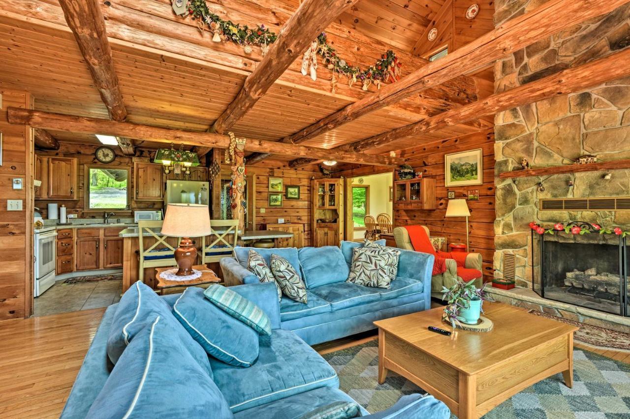 House On 1 Acre With Deck, Views! * Bedford