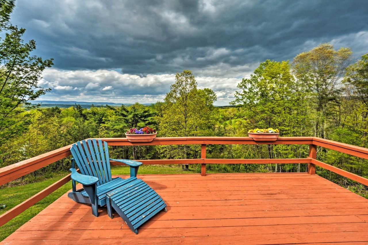 Casa de férias House On 1 Acre With Deck, Views!