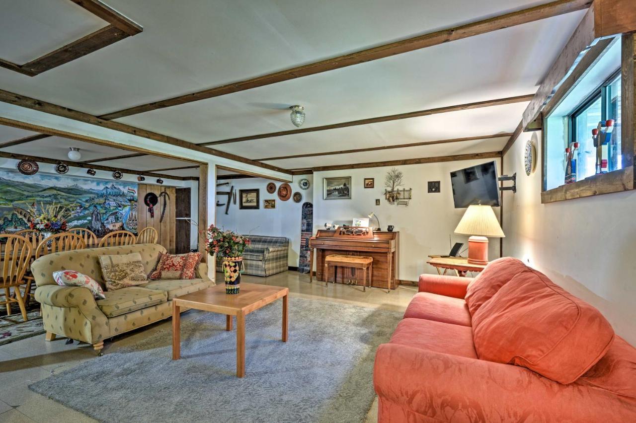 Casa de férias House On 1 Acre With Deck, Views!