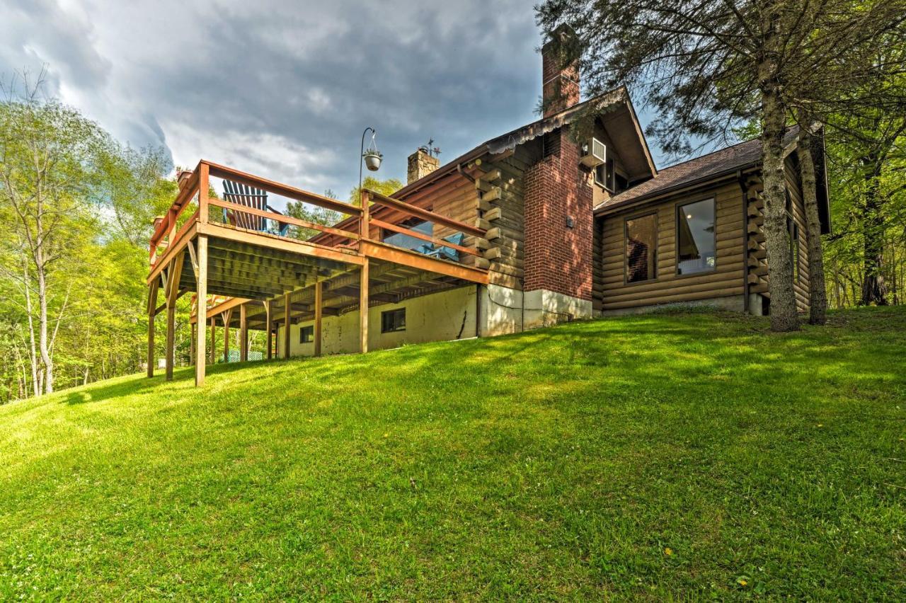 House On 1 Acre With Deck, Views! * Bedford