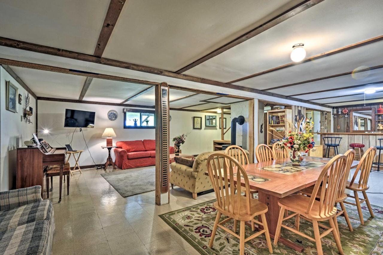 Casa de férias House On 1 Acre With Deck, Views!