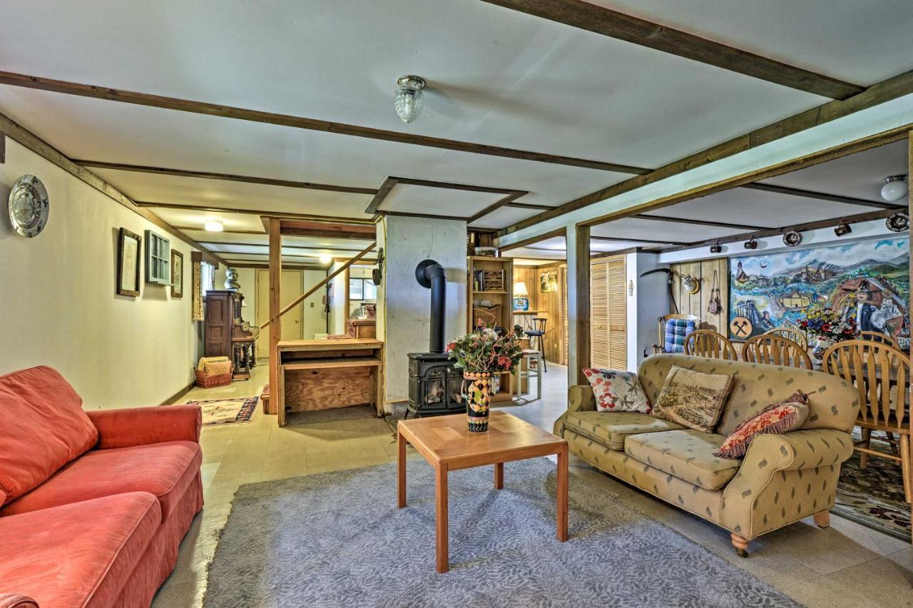 House On 1 Acre With Deck, Views!