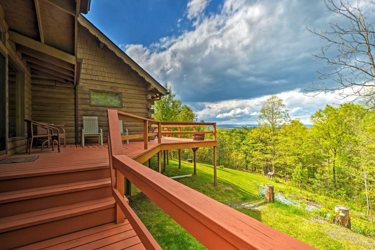 Casa de férias House On 1 Acre With Deck, Views! Bedford