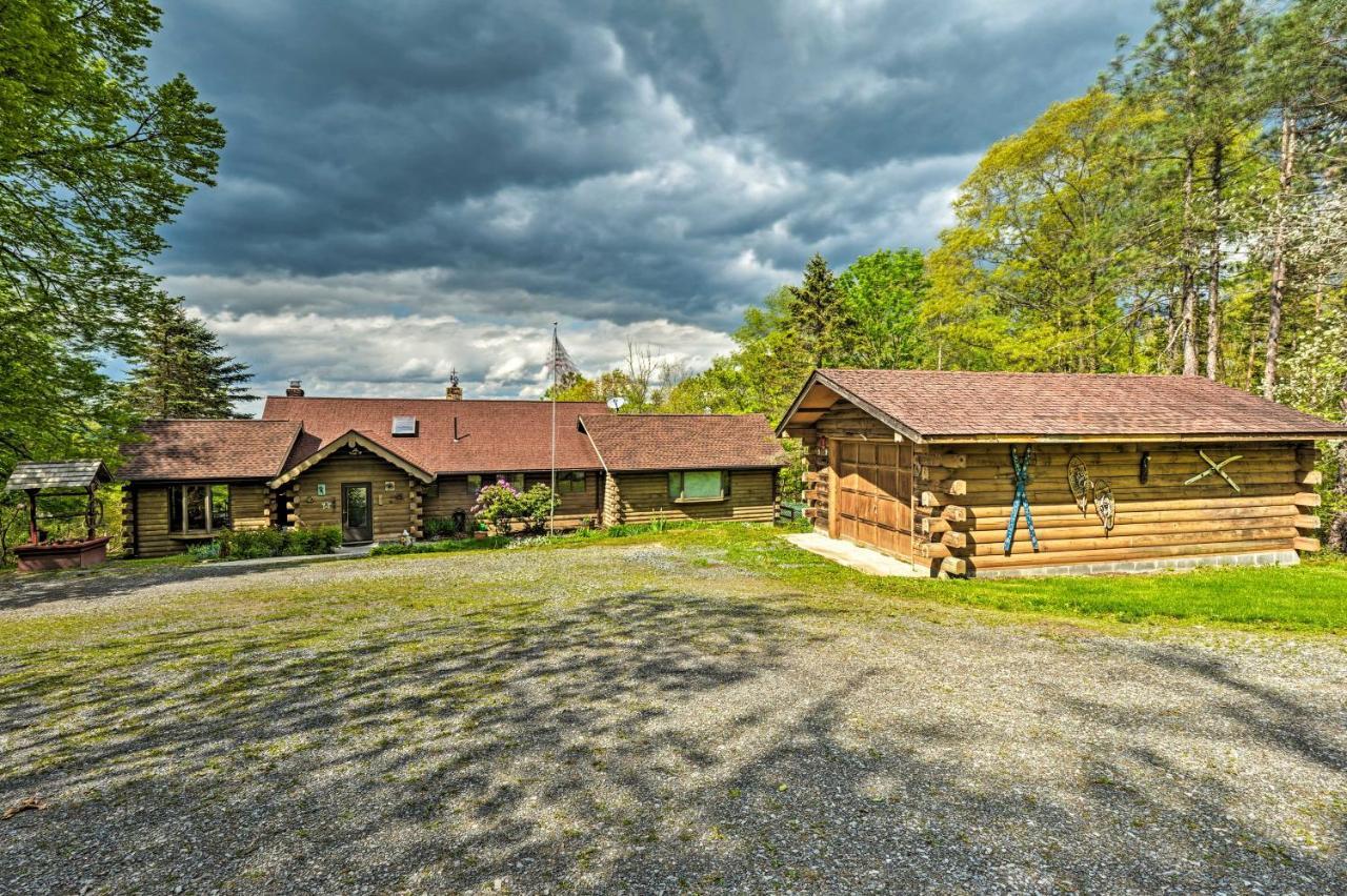 House On 1 Acre With Deck, Views! Casa de férias Bedford