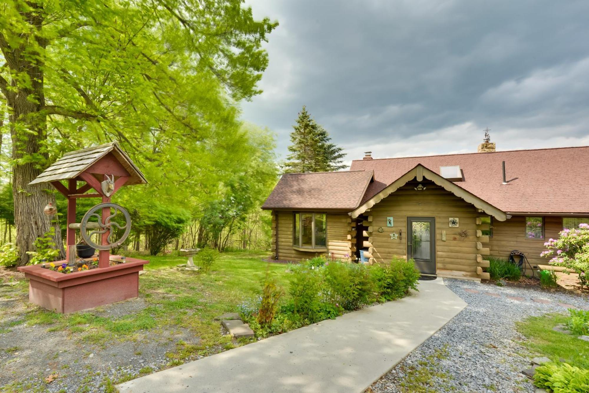 Casa de férias House On 1 Acre With Deck, Views! Bedford