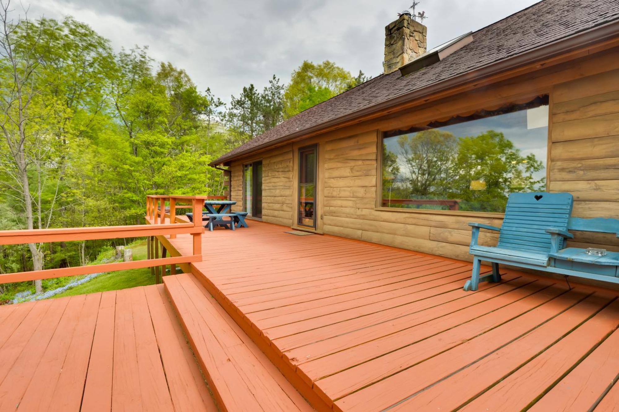House On 1 Acre With Deck, Views! *