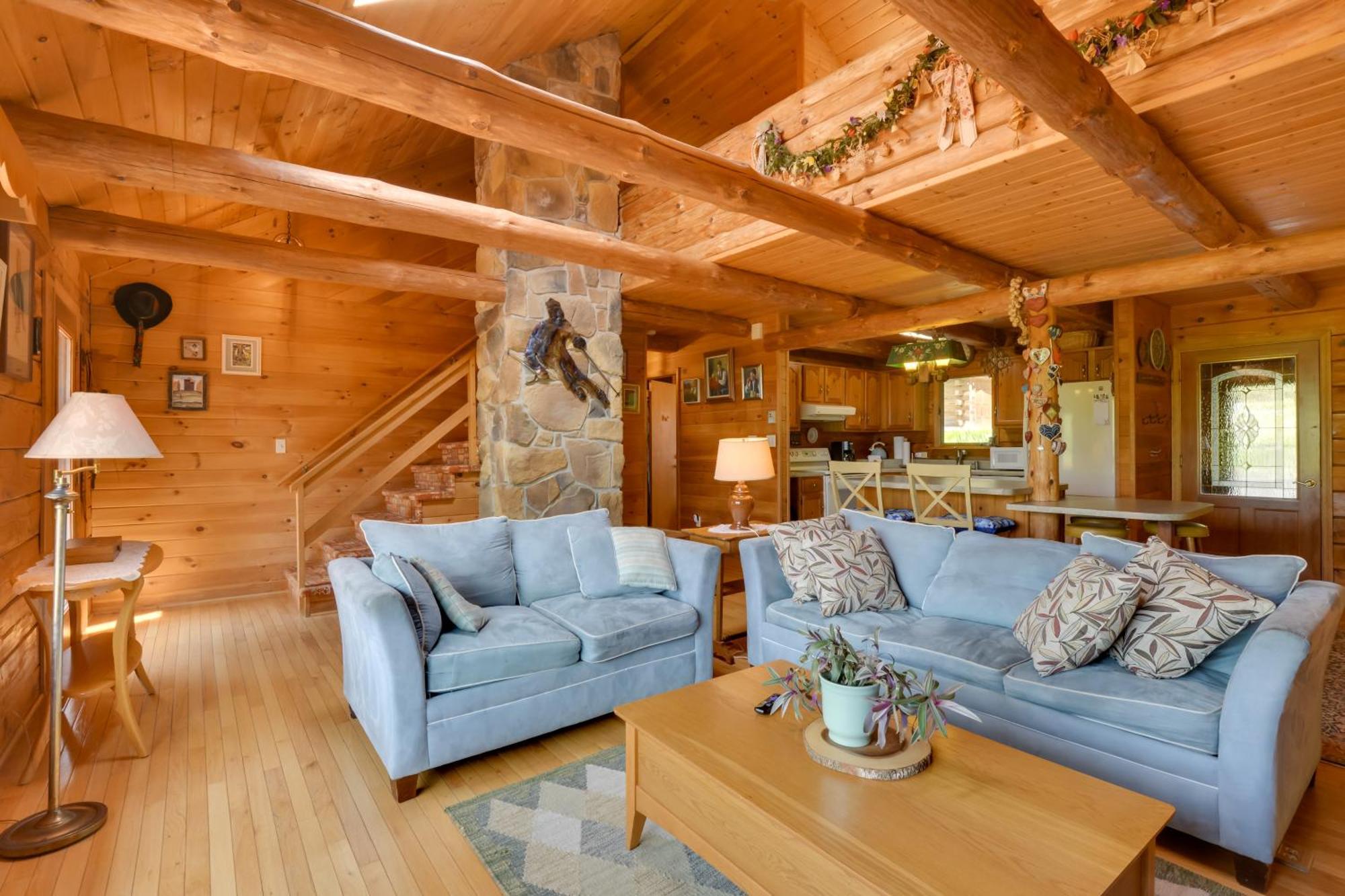 Casa de férias House On 1 Acre With Deck, Views! Bedford