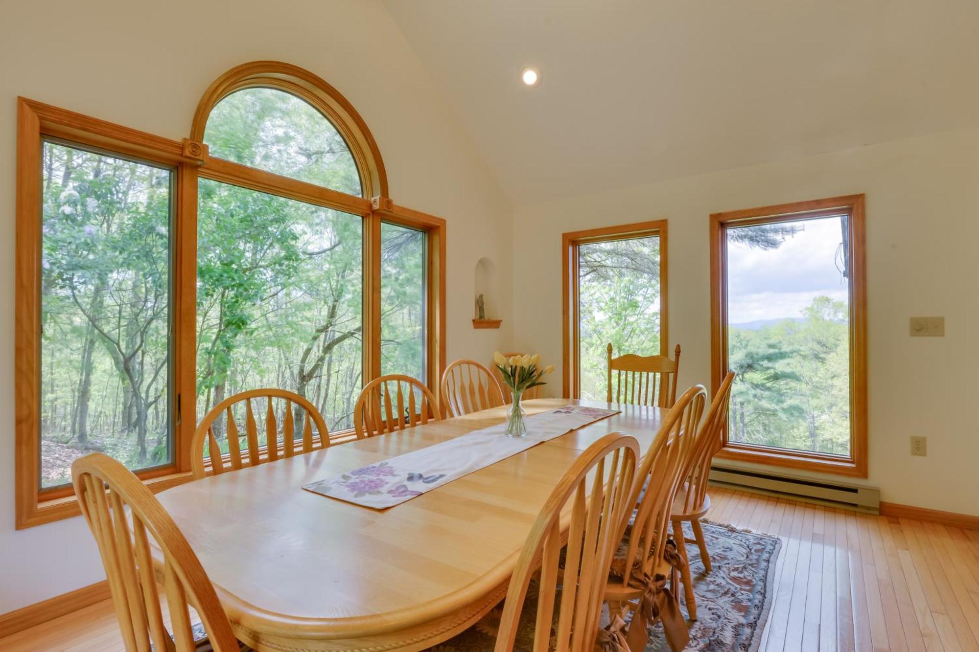 House On 1 Acre With Deck, Views! Casa de férias *