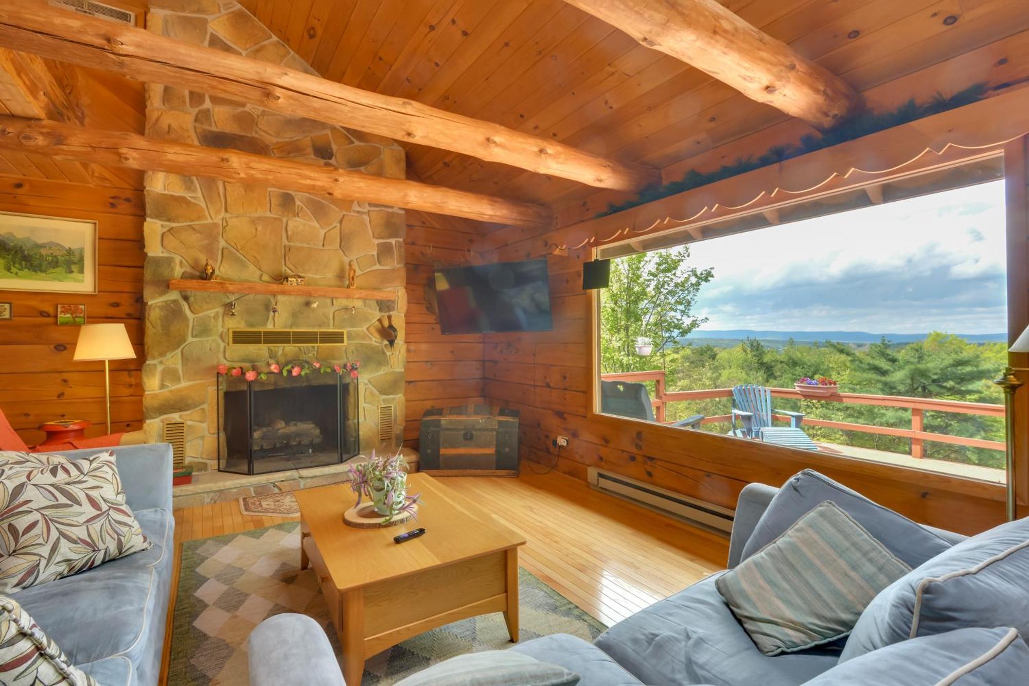 Casa de férias House On 1 Acre With Deck, Views! *